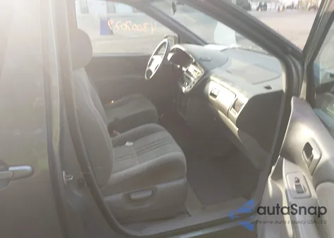 2000 Toyota Sienna Le from USA, damaged, VIN 4T3ZF13C8YU270960